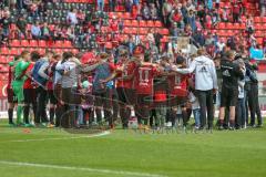 2. BL - Saison 2017/2018 - FC Ingolstadt 04 -1. FC Nürnberg - Die Mannschaft bildet einen Kreis nach dem Spiel -  Foto: Meyer Jürgen