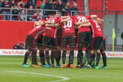 2. BL - Saison 2017/2018 - FC Ingolstadt 04 -1. FC Nürnberg - Die Mannschaft bildet einen Kreis - Foto: Meyer Jürgen