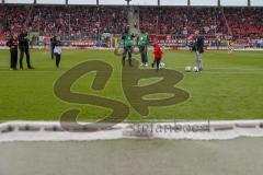 2. BL - Saison 2017/2018 - FC Ingolstadt 04 -1. FC Nürnberg - Gewinner vom Speedball vor dem Spiel - Die Kinder hatten den schnellsten Schuss - Foto: Meyer Jürgen