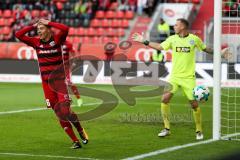 2. BL - Saison 2017/2018 - FC Ingolstadt 04 - MSV Duisburg - Alfredo Morales (#6 FCI) mit einer vergebenen Chance - Mark Flekken Torwart (#1 Duisburg) - Foto: Meyer Jürgen