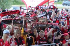 2. Bundesliga - Fußball - FC Ingolstadt 04 - 1. FC Kaiserslautern - Saisonabschiedsfeier nach dem Spiel, Fans Jubel Fahnen Schals Spruchband