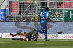 2. BL - Saison 2017/2018 - FC Ingolstadt 04 - Holstein Kiel - Kinsombi David #6 Kiel schiesst den 0:1 Führungstreffer - Orjan Nyland (#1 Torwart FCI) - Foto: Meyer Jürgen