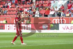 2. Bundesliga - Fußball - FC Ingolstadt 04 - 1. FC Kaiserslautern - Moritz Hartmann (9, FCI) verabschiedet sich von den Fans