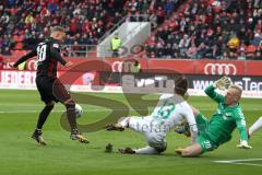 2. Bundesliga - Fußball - FC Ingolstadt 04 - SpVgg Greuther Fürth - Sonny Kittel (10, FCI) zieht ab Abpraller bei Marco Caligiuri danach Schuß Tor Jubel, Torwart Sascha Burchert (30 Fürth)