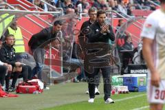 2. Bundesliga - Fußball - FC Ingolstadt 04 - FC Erzgebirge Aue - Motiviert Cheftrainer Stefan Leitl (FCI) Co-Trainer Michael Henke (FCI) Angelo Vier hinten