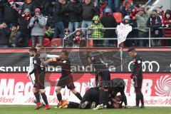 2. Bundesliga - Fußball - FC Ingolstadt 04 - Dynamo Dresden - Tor Jubel 3:2 Sonny Kittel (10, FCI) mit Marvin Matip (34, FCI) Robert Leipertz (13, FCI) Marcel Gaus (19, FCI) Almog Cohen (8, FCI) Alfredo Morales (6, FCI) Torwart Örjan Haskjard Nyland (1, F