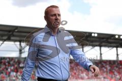 2. Bundesliga - Fußball - FC Ingolstadt 04 - SSV Jahn Regensburg - Cheftrainer Maik Walpurgis (FCI) geht vor dem Spiel am Spielfeldrand