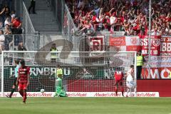 2. Bundesliga - Fußball - FC Ingolstadt 04 - SSV Jahn Regensburg - Siegtreffer für Regensburg 2:4 Tor, Torwart Martin Hansen (35, FCI) am Boden Darío Lezcano (11, FCI) Romain Brégerie (18, FCI) hängende Köpfe, Jubel bei Marcel Hofrath (7 Jahn)