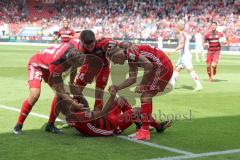 2. Bundesliga - Fußball - FC Ingolstadt 04 - SSV Jahn Regensburg - Tor Jubel Ausgleich 1:1 Sonny Kittel (10, FCI)  Darío Lezcano (11, FCI) Stefan Lex (14, FCI), links Tobias Schröck (21, FCI)