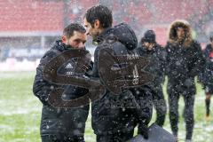 2. Bundesliga - Fußball - FC Ingolstadt 04 - FC St. Pauli - Cheftrainer Stefan Leitl (FCI) geht enttäuscht vom Platz, 0:1 Niederlage mit Co-Trainer Andre Mijatovic (FCI)