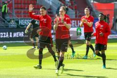 2. BL - Saison 2017/2018 - FC Ingolstadt 04 - Arminia Bielefeld - Die Spieler vor dem Spiel beim warm machen Tobias Schröck (#21 FCI) - Stefan Kutschke (#20 FCI) begrüssen die Fans - Foto: Meyer Jürgen