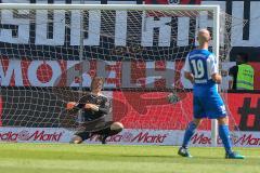 2. BL - Saison 2017/2018 - FC Ingolstadt 04 - Holstein Kiel - Orjan Nyland (#1 Torwart FCI) bekommt den 1:4 Führungstreffer - Foto: Meyer Jürgen