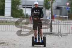 2. BL - Saison 2017/2018 - FC Ingolstadt 04 - Saisoneröffnung - Maik Walpurgis (Trainer FCI) beim Segway fahren - Foto: Meyer Jürgen