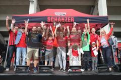 2. BL - Saison 2017/2018 - FC Ingolstadt 04 - Saisoneröffnung - Gewinner bei der Dauerkartenverlosung - fans - Foto: Meyer Jürgen