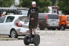 2. BL - Saison 2017/2018 - FC Ingolstadt 04 - Saisoneröffnung - Maik Walpurgis (Trainer FCI) beim Segway fahren - Foto: Meyer Jürgen