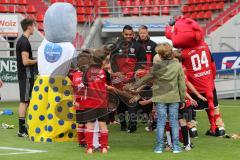 2. Bundesliga - Fußball - FC Ingolstadt 04 - Saisoneröffnung - Audi Schanzer Fußballschule im Stadion - Einlauf Spalier - Marvin Matip (34, FCI)