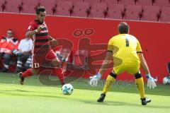 2. BL - Saison 2017/2018 - FC Ingolstadt 04 - VFB Eichstätt - Freundschaftsspiel - Dario Lezcano (#11 FCI) - Thomas Bauer Torwart Eichstätt - Foto: Meyer Jürgen