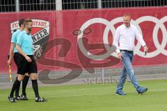 2. Bundesliga - Fußball - Testspiel - FC Ingolstadt 04 - Karlsruher SC - rechts gute gelaunt Cheftrainer Maik Walpurgis (FCI)