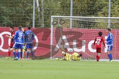 2. Bundesliga - Fußball - Testspiel - FC Ingolstadt 04 - SpVgg Unterhaching - Tor 1:0 Jubel Robert Leipertz (13, FCI) rechts, Torwart Korbinian Müller chancenlos