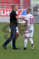 2. BL - Saison 2017/2018 - Testspiel - FC Ingolstadt 04 - FC Nantes - Maik Walpurgis (Trainer FCI)klatscht mit Sonny Kittel (#10 FCI) ab - Foto: Meyer Jürgen