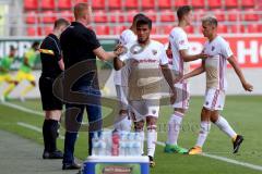 2. BL - Saison 2017/2018 - Testspiel - FC Ingolstadt 04 - FC Nantes - Maik Walpurgis (Trainer FCI) klatscht mit Dario Lezcano (#11 FCI) ab - Foto: Meyer Jürgen