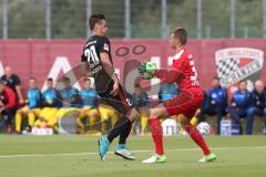 2. Bundesliga - Fußball - Testspiel - FC Ingolstadt 04 - Karlsruher SC - knapp Stefan Kutschke (20, FCI) und Torwart Benjamin Uphoff (KSC)