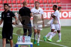 2. BL - Saison 2017/2018 - Testspiel - FC Ingolstadt 04 - FC Nantes - Maik Walpurgis (Trainer FCI) klatscht mit Hauke Wahl (#25 FCI) ab - Foto: Meyer Jürgen