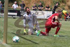 2. Bundesliga - Fußball - Testspiel - FC Ingolstadt 04 - SV Wehen Wiesbaden - rechts Robert Leipertz (13, FCI) köpft den Abpraller ins Tor, Torwart Markus Kolke /WW) chancenlos, Jubel