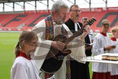 2. Bundesliga - Fußball - FC Ingolstadt 04 - Saisoneröffnung - Testspiel - Gottesdienst im Stadion mit Pfarrer Dr. Jürgen Habermann und Ericht Schredl