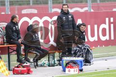 2. Bundesliga - Fußball - Testspiel - FC Ingolstadt 04 - SpVgg Unterhaching - Fitnesstrainer Jörg Mikoleit (FCI) Co-Trainer Andre Mijatovic (FCI) Sportdirektor Angelo Vier (FCI)