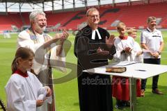 2. Bundesliga - Fußball - FC Ingolstadt 04 - Saisoneröffnung - Testspiel - Gottesdienst im Stadion mit Pfarrer Dr. Jürgen Habermann und Ericht Schredl