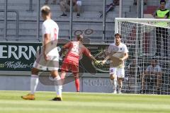 2. Bundesliga - Testspiel - Fußball - FC Ingolstadt 04 - FC Nantes - Torwart Martin Hansen (35, FCI) bedankt sich bei Romain Brégerie (18, FCI)