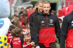 2. Bundesliga - Fußball - FC Ingolstadt 04 - Saisoneröffnung - Audi Schanzer Fußballschule im Stadion - Einlauf Spalier - Moritz Hartmann (9, FCI)