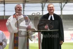 2. Bundesliga - Fußball - FC Ingolstadt 04 - Saisoneröffnung - Testspiel - Gottesdienst im Stadion mit Pfarrer Dr. Jürgen Habermann und Ericht Schredl