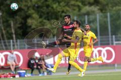 2. Bundesliga - Fußball - Testspiel - FC Ingolstadt 04 - Karlsruher SC - Darío Lezcano (11, FCI) lupft den Ball zum Tor