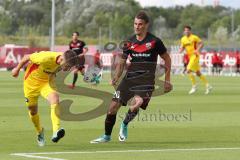 2. Bundesliga - Fußball - Testspiel - FC Ingolstadt 04 - Karlsruher SC - rechts Zweikampf Stefan Kutschke (20, FCI)