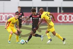 2. Bundesliga - Fußball - Testspiel - FC Ingolstadt 04 - Karlsruher SC - mitte Ryoma Watanabe (23, FCI) und rechts David Pisot (KSC 3)