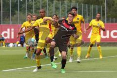 2. Bundesliga - Fußball - Testspiel - FC Ingolstadt 04 - Karlsruher SC - Zweikampf David Pisot (KSC) und rechts Phil Neumann (26, FCI)