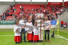 2. Bundesliga - Fußball - FC Ingolstadt 04 - Saisoneröffnung - Testspiel - Gottesdienst im Stadion mit Pfarrer Dr. Jürgen Habermann und Ericht Schredl