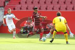 2. Bundesliga - Fußball - FC Ingolstadt 04 - Saisoneröffnung - Testspiel - Darío Lezcano (11, FCI) bei Torwart Thomas Bauer