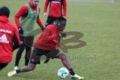 2. Bundesliga - Fußball - FC Ingolstadt 04 - Training - Neuzugänge - Frederic Ananou (2, FCI) Spezial Maske im Gesicht, Nasenbeinbruch und hinten Almog Cohen (8, FCI)