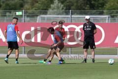 2. Bundesliga - Fußball - FC Ingolstadt 04 - Auftakttraining, neue Saison 2017/2018, Audi Sportpark Trainingsgelände - Cheftrainer Maik Walpurgis (FCI) Zweikampf