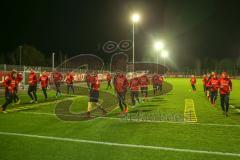 2. BL - Saison 2017/2018 - FC Ingolstadt 04 - Trainingsstart in die Rückrunde - Die Spieler beim warm machen - Foto: Meyer Jürgen