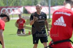 2. Bundesliga - Fußball - FC Ingolstadt 04 - Auftakttraining, neue Saison 2017/2018, Audi Sportpark Trainingsgelände - Fitnesstrainer Jörg Mikoleit (FCI) sagt an