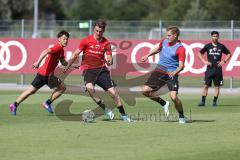 2. Bundesliga - Fußball - FC Ingolstadt 04 - Auftakttraining, neue Saison 2017/2018, Audi Sportpark Trainingsgelände - links Ryoma Watanabe (23, FCI) Stefan Kutschke (20, FCI) Max Christiansen (5, FCI) und hinten Co-Trainer Ovid Hajou (FCI)