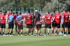 2. Bundesliga - Fußball - FC Ingolstadt 04 - Auftakttraining, neue Saison 2017/2018, Audi Sportpark Trainingsgelände - Mannschaft Besprechung nach dem Training mitte Cheftrainer Maik Walpurgis (FCI) und links Co-Trainer Ovid Hajou (FCI)