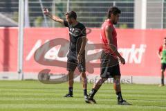 2. BL - Saison 2017/2018 - FC Ingolstadt 04 - Training - Stefan Leitl (Trainer FCI) gibt Anweisungen - Foto: Meyer Jürgen