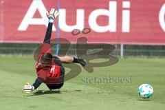2. Bundesliga - Fußball - FC Ingolstadt 04 - Auftakttraining, neue Saison 2017/2018, Audi Sportpark Trainingsgelände - Torwart Fabijan Buntic (24, FCI)