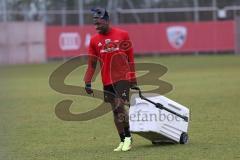 2. Bundesliga - Fußball - FC Ingolstadt 04 - Training - Neuzugänge - Neuzugang nach dem Training, Frederic Ananou (2, FCI) mit Spezial Maske im Gesicht, Nasenbeinbruch