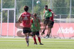 2. BL - Saison 2017/2018 - FC Ingolstadt 04 - Training - Christian Träsch (#28 FCI) grün beim Kopfball - Foto: Meyer Jürgen